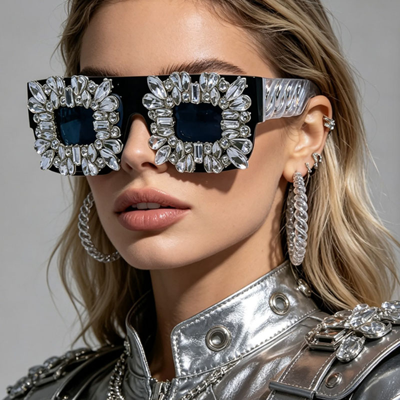Sunglass Retainer Cord - Óculos Quadrados com Strass Exagerados e